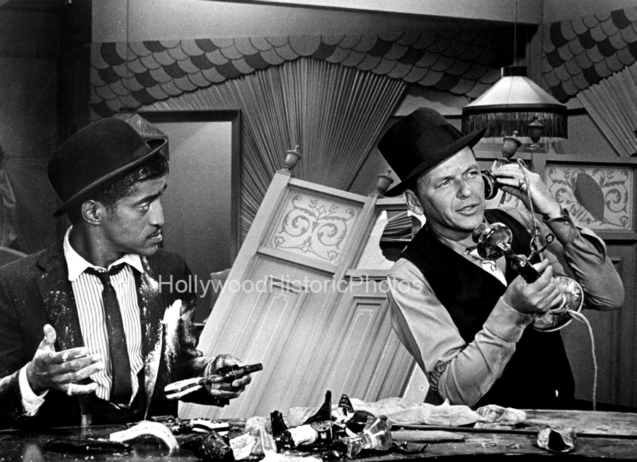 Frank Sinatra 1964 2 Robin and the 7 Hoods WM.jpg